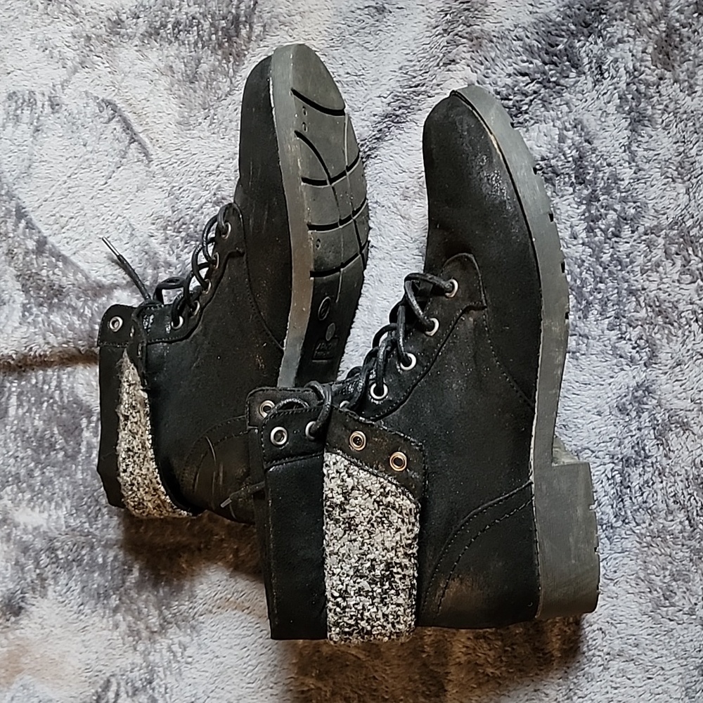 Arizona black sweater boot size 8